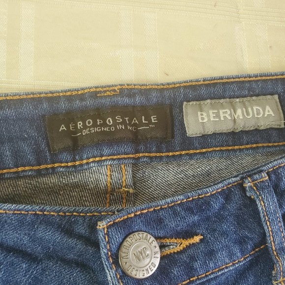 𝅺AEROPOSTALE distressed stretch medium wash denim Bermuda size 10 - Picture 9 of 10